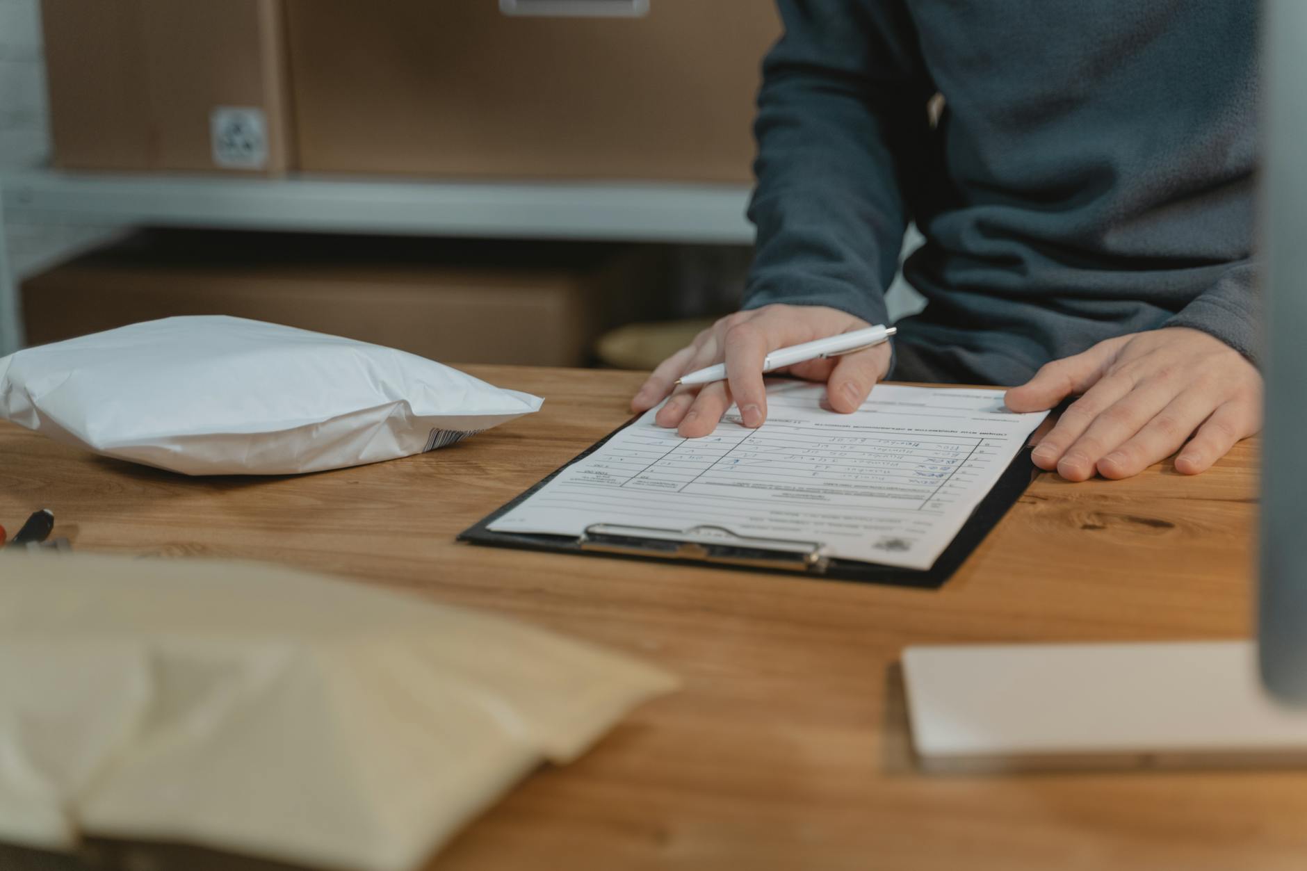 Proforma invoice e commercial invoice - documentos de importação assinados em escritório B2B