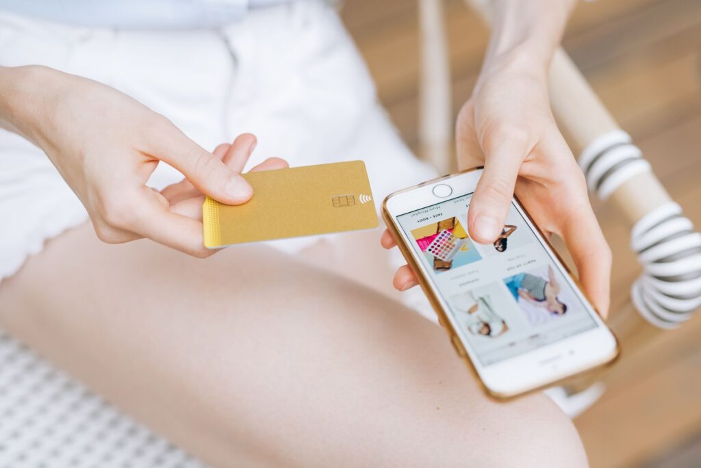 Como comprar no Alibaba pelo celular com cartão e app de compras