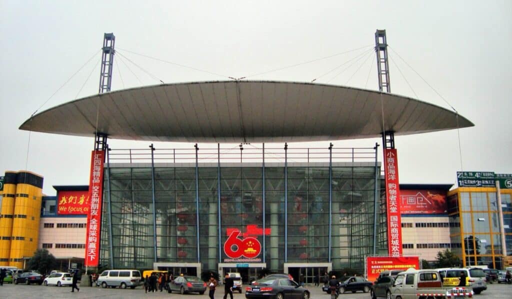 Entrada do Mercado Internacional de Futian em Yiwu, o maior centro atacadista do mundo